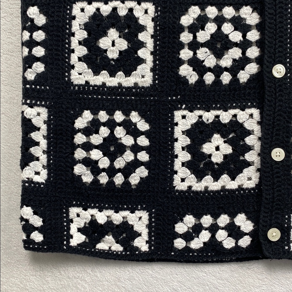 Abercrombie & Fitch Boho Crochet Knit Short Sleeve Button Up Shirt (Black/White) - Picture 11 of 16